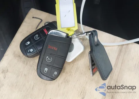 2015 Jeep Renegade Latitude z USA, uszkodzony, nr VIN ZACCJABT1FPB44599